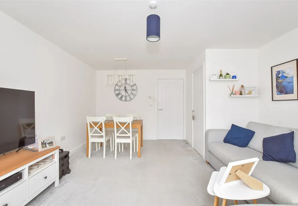 Lounge/Diner - Bittern Way, Chichester, West Sussex - Wards of Kent