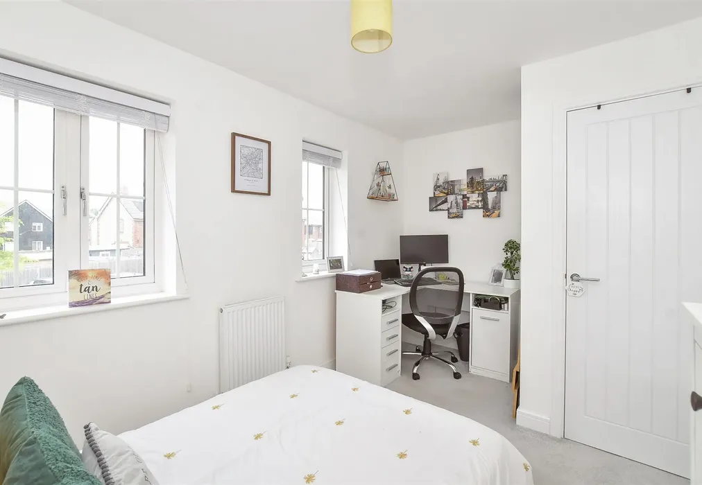 Bedroom 2 - Bittern Way, Chichester, West Sussex - Wards of Kent