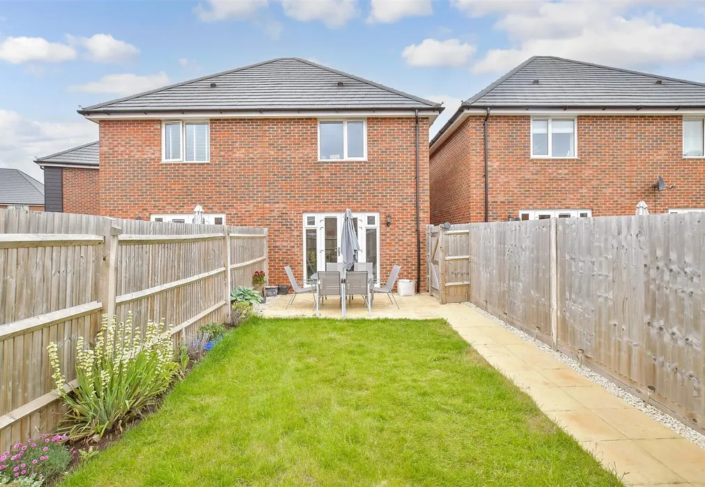 Rear Garden - Bittern Way, Chichester, West Sussex - Wards of Kent