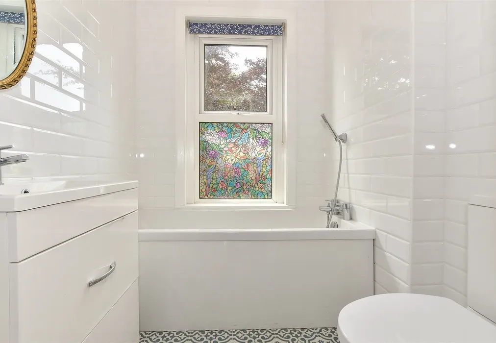 Bathroom - Spindlers Road, Ventnor, Isle of Wight - Wards of Kent