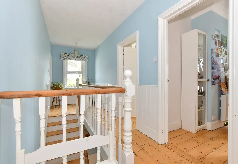 Internal Lifestyle Photograph - Spindlers Road, Ventnor, Isle of Wight - Wards of Kent