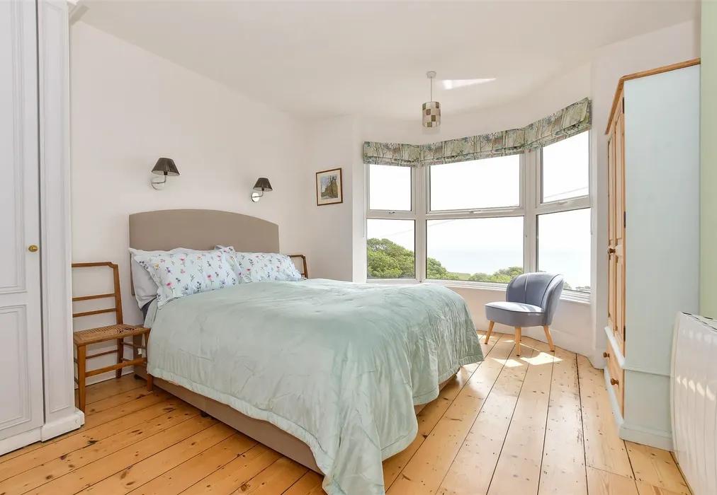 Bedroom 1 - Spindlers Road, Ventnor, Isle of Wight - Wards of Kent