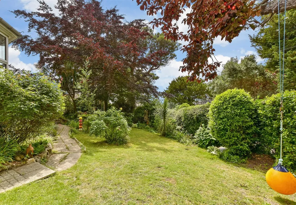 Front Garden - Spindlers Road, Ventnor, Isle of Wight - Wards of Kent