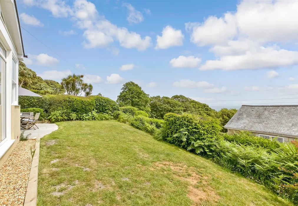 Side Garden - Spindlers Road, Ventnor, Isle of Wight - Wards of Kent