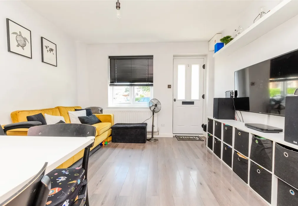 Living Room - Chatsworth Road, Dartford, Kent - Wards of Kent