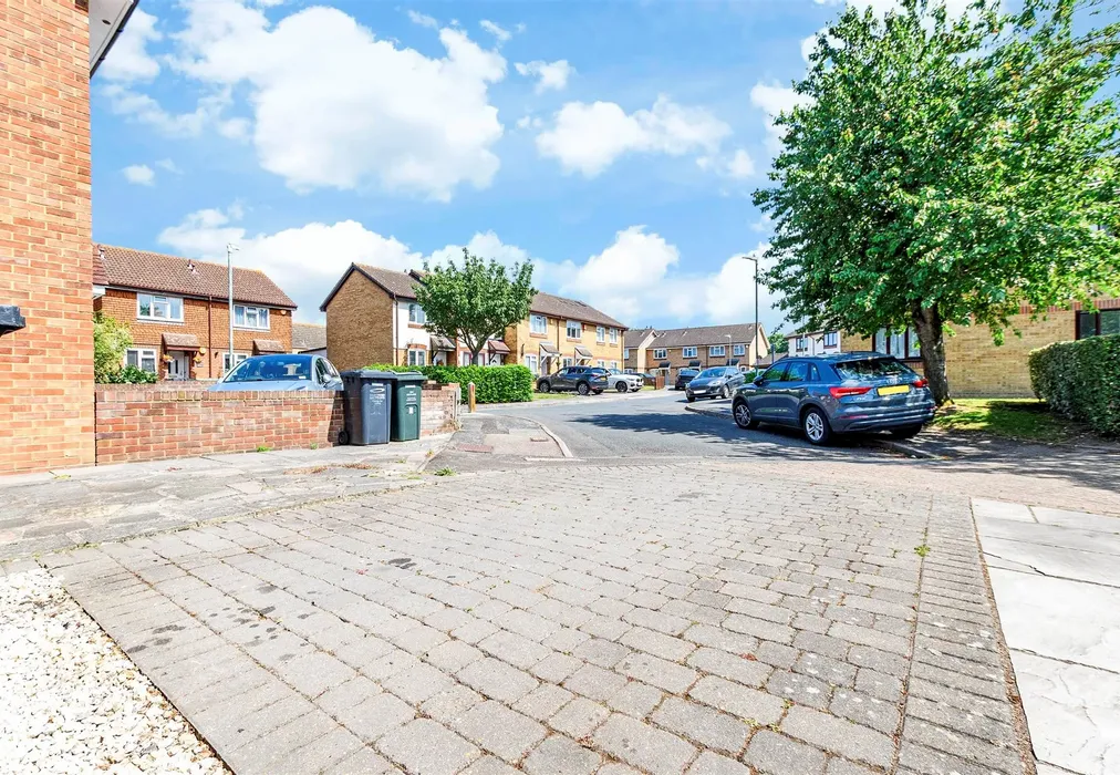 Driveway/Parking - Chatsworth Road, Dartford, Kent - Wards of Kent