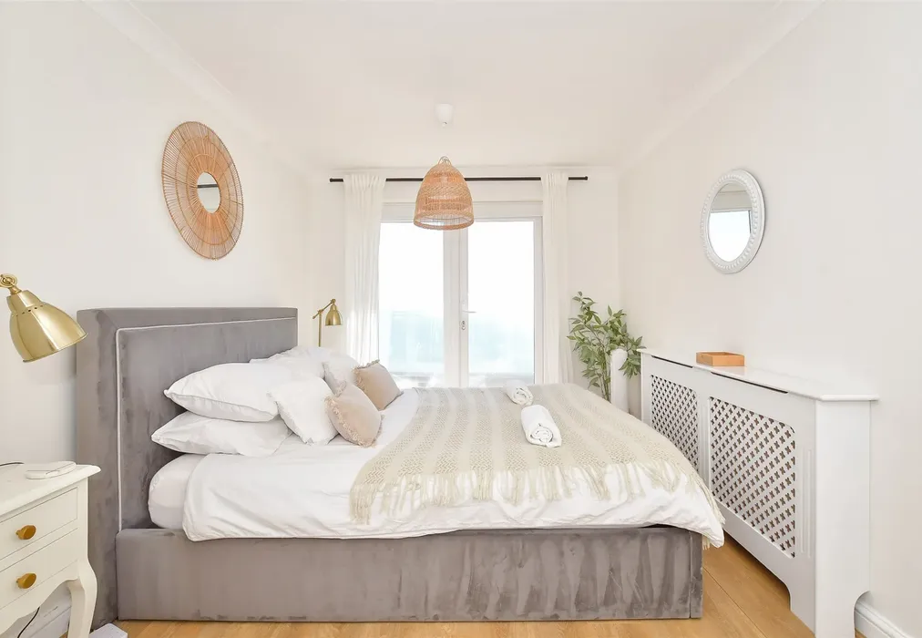 Bedroom 1 - Hillfield Road, Selsey, Chichester, West Sussex - Wards of Kent