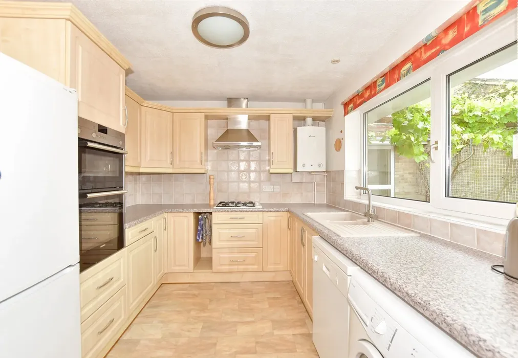 Kitchen - Bewsbury Crescent, Whitfield, Dover, Kent - Wards of Kent