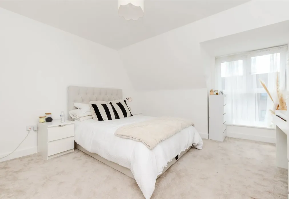 Bedroom 1 - Glenway road, Rochester, Kent - Wards of Kent