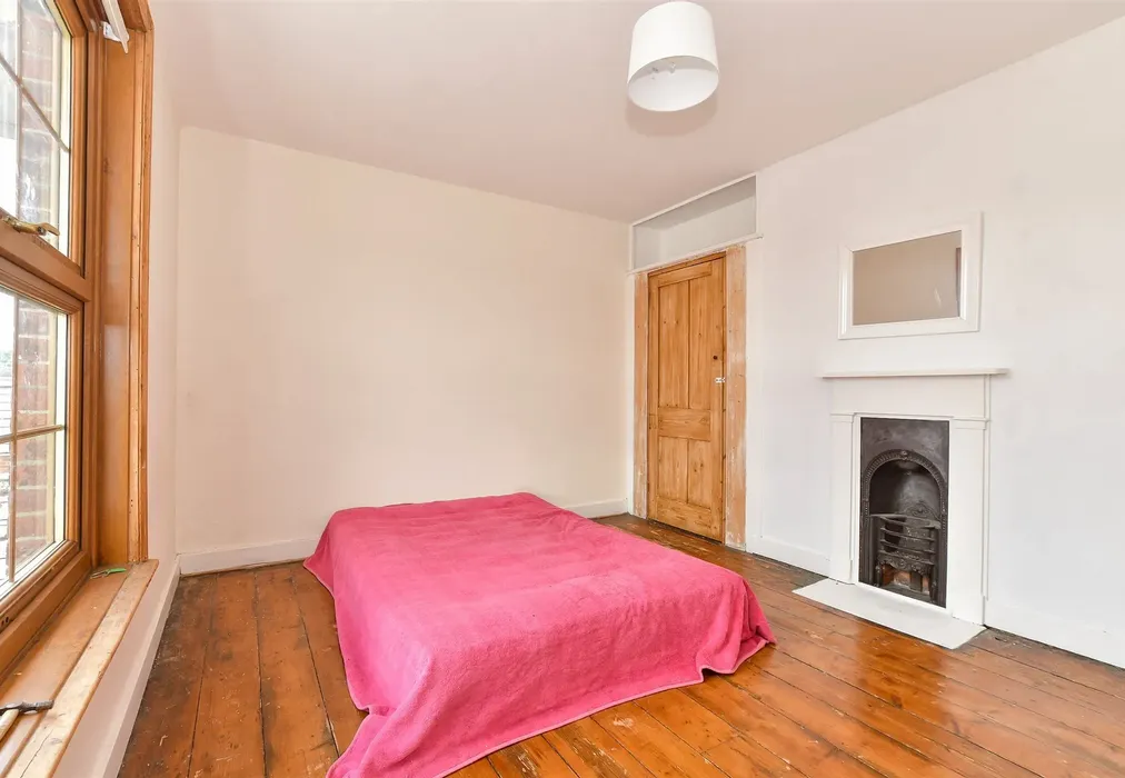 Bedroom 3 - Carisbrooke Road, Newport, Isle of Wight - Wards of Kent