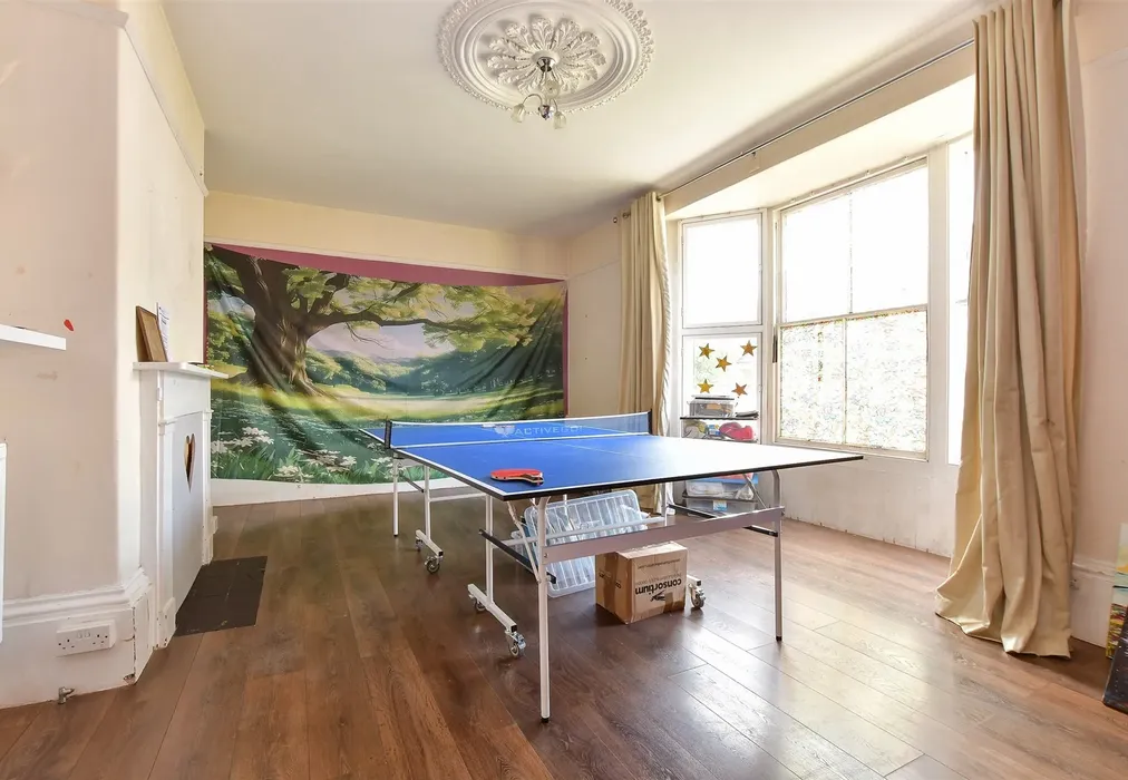 Bedroom 1 - Carisbrooke Road, Newport, Isle of Wight - Wards of Kent