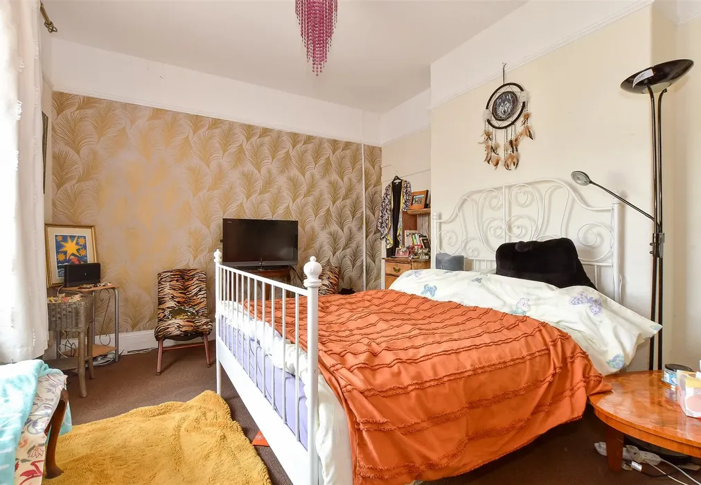 Bedroom 2 - Carisbrooke Road, Newport, Isle of Wight - Wards of Kent