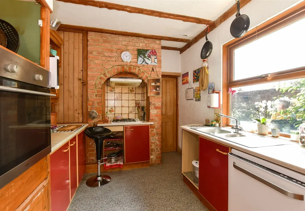 Kitchen - Carisbrooke Road, Newport, Isle of Wight - Wards of Kent