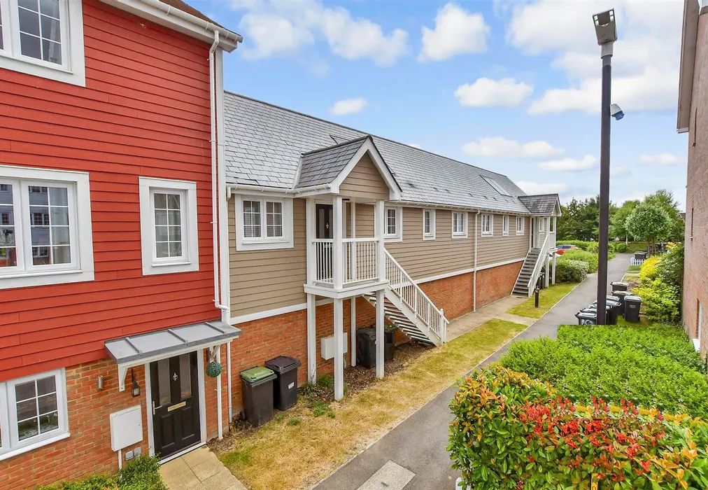 Front Web - Amisse Drive, Snodland, Kent - Wards of Kent