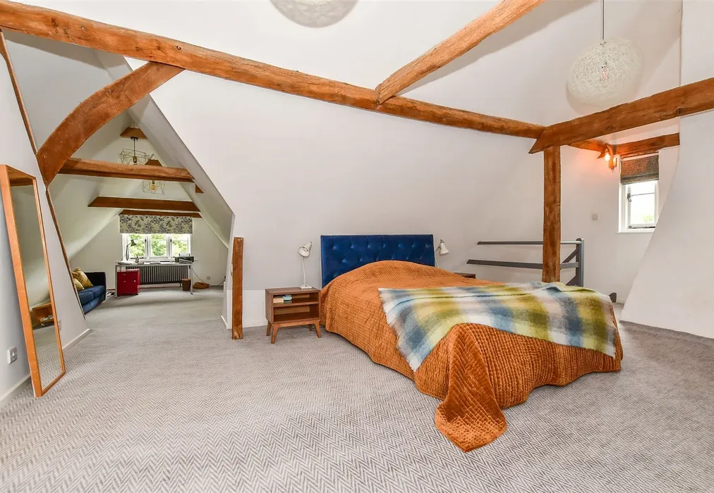 Bedroom 1 - Woods Green, Wadhurst, East Sussex - Wards of Kent