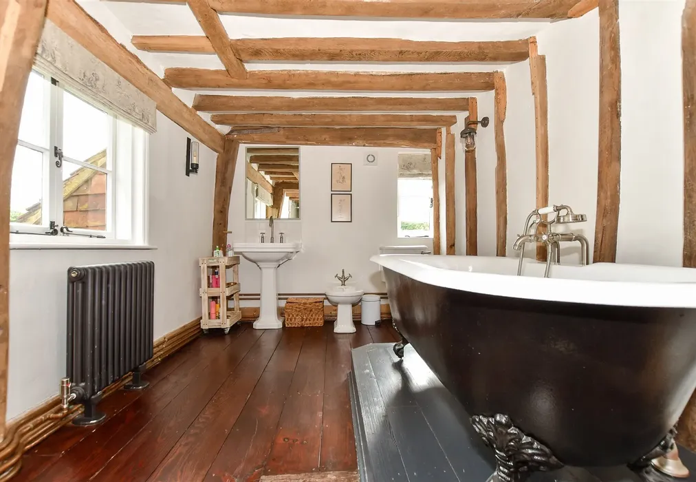 Bathroom - Woods Green, Wadhurst, East Sussex - Wards of Kent