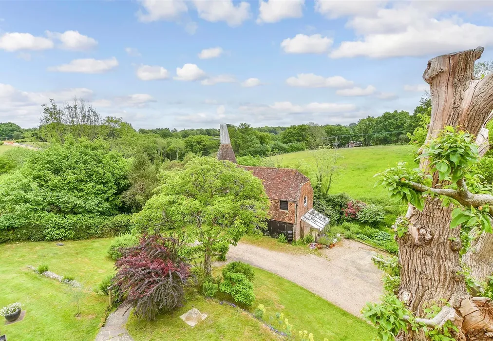 Views To Side - Woods Green, Wadhurst, East Sussex - Wards of Kent