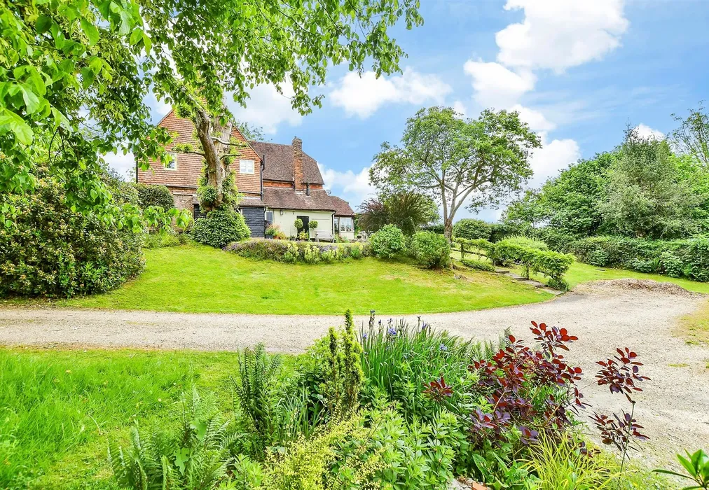 Driveway/Parking - Woods Green, Wadhurst, East Sussex - Wards of Kent