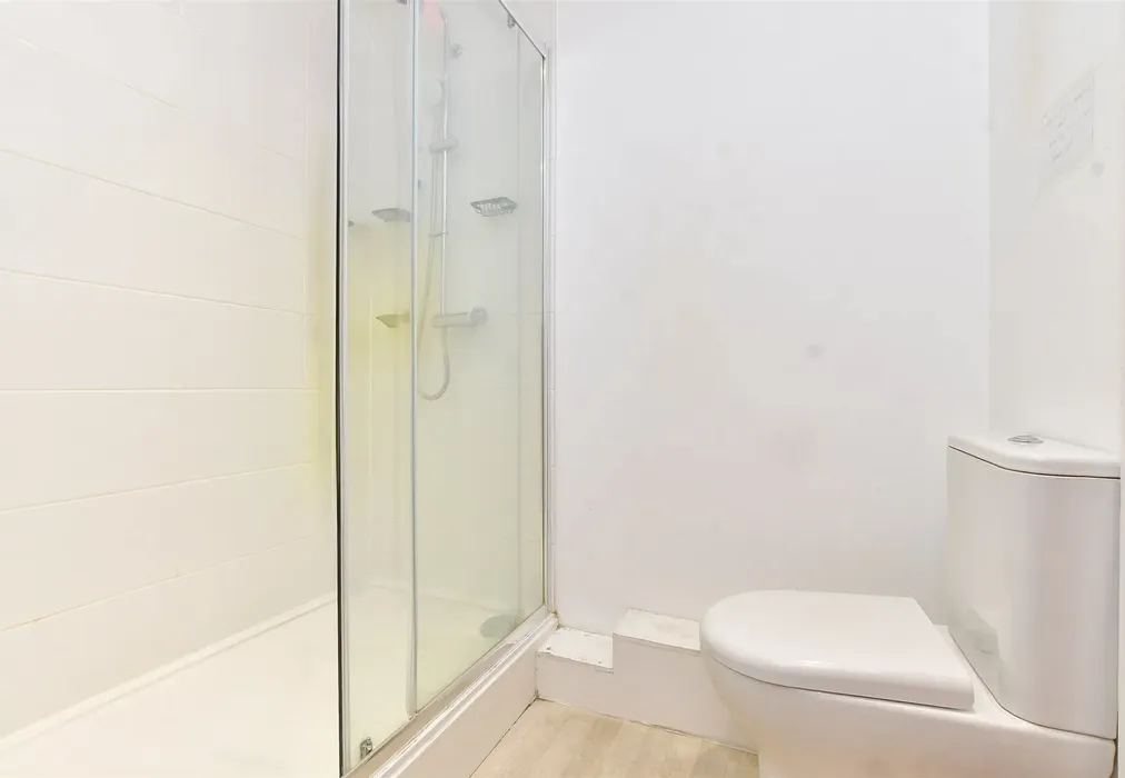 Shower Room - Throwley Way, Sutton, Surrey - Wards of Kent