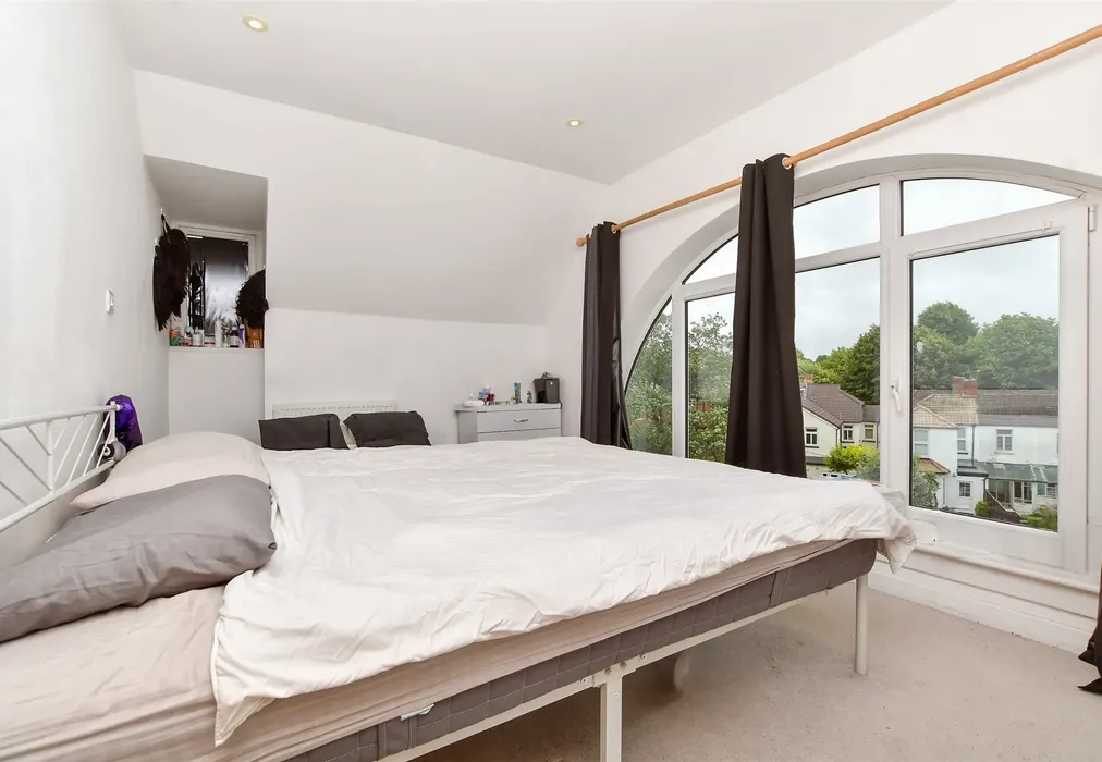 Bedroom - Throwley Way, Sutton, Surrey - Wards of Kent