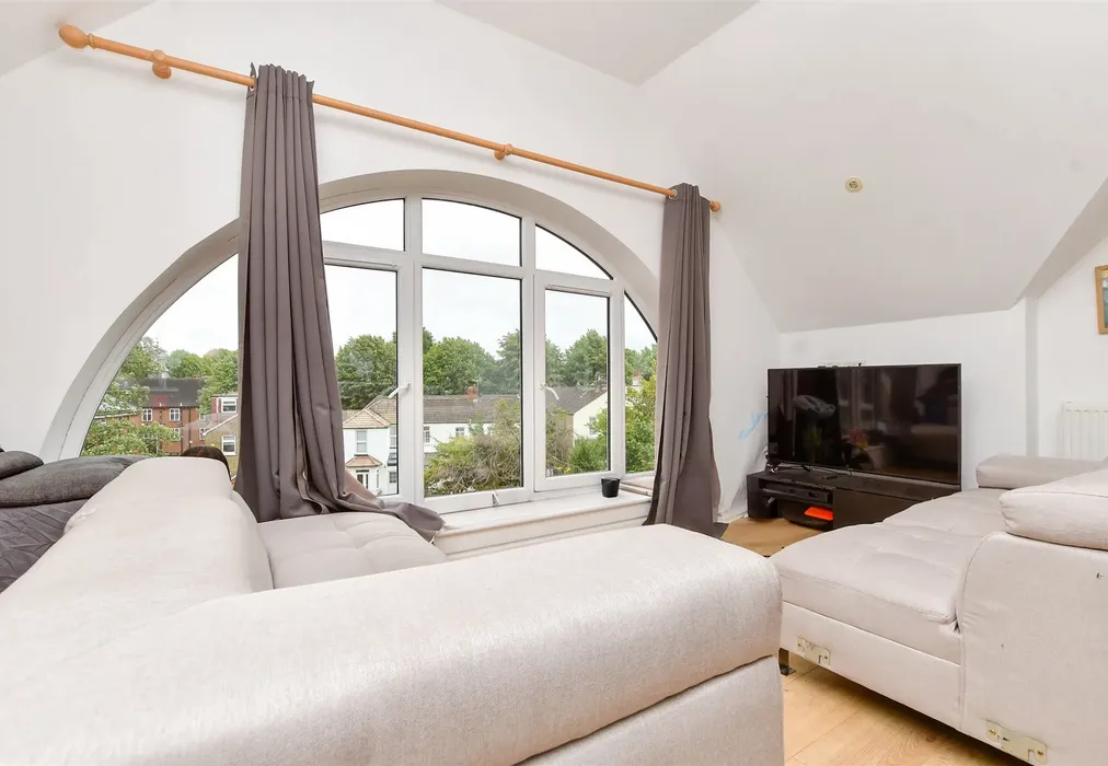 Lounge / Kitchen - Throwley Way, Sutton, Surrey - Wards of Kent