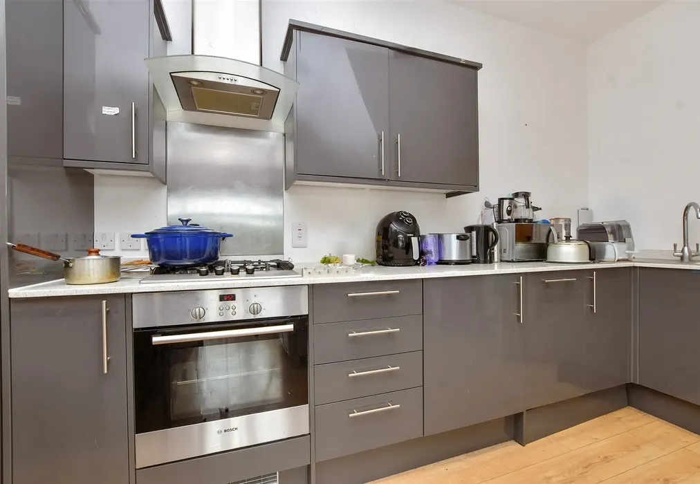 Lounge / Kitchen - Throwley Way, Sutton, Surrey - Wards of Kent