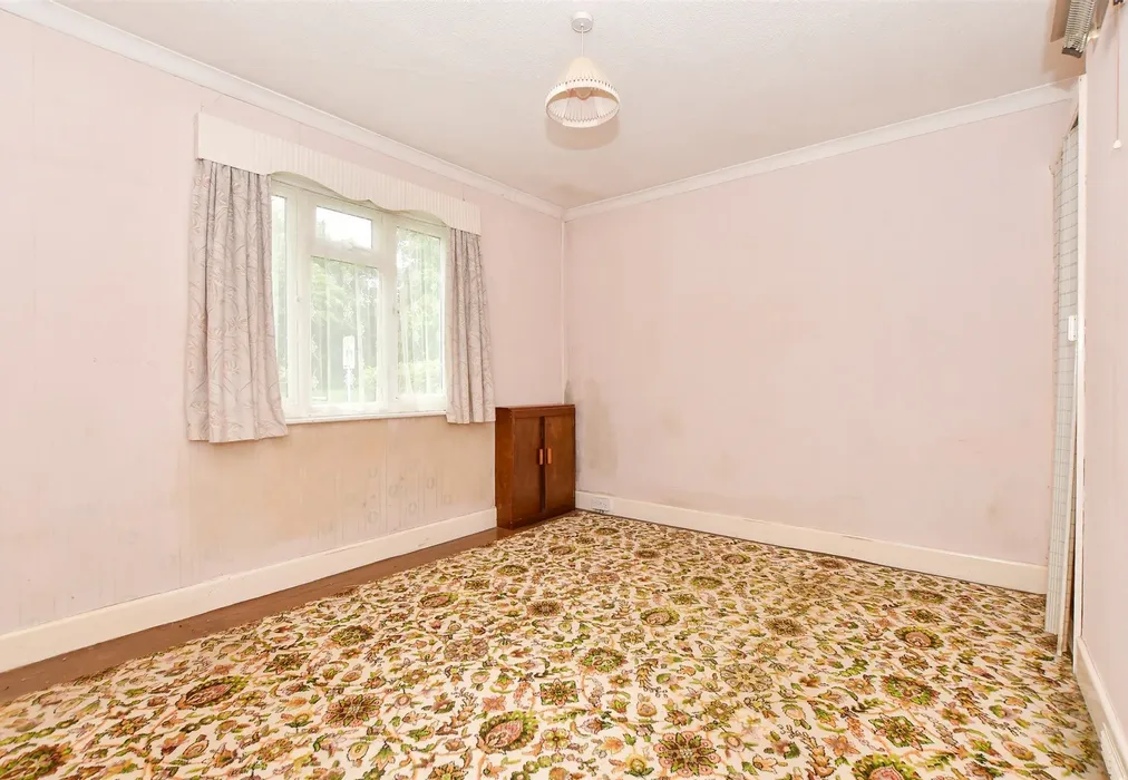 Bedroom 1 - Appledore Road, Tenterden, Kent - Wards of Kent
