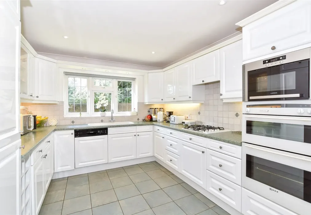 Kitchen/Diner - Ashford Road, Harrietsham, Maidstone, Kent - Wards of Kent