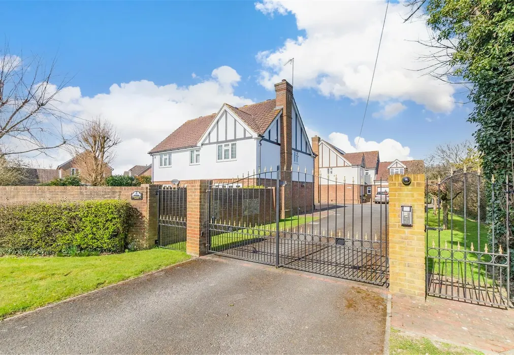 Entrance - Ashford Road, Harrietsham, Maidstone, Kent - Wards of Kent
