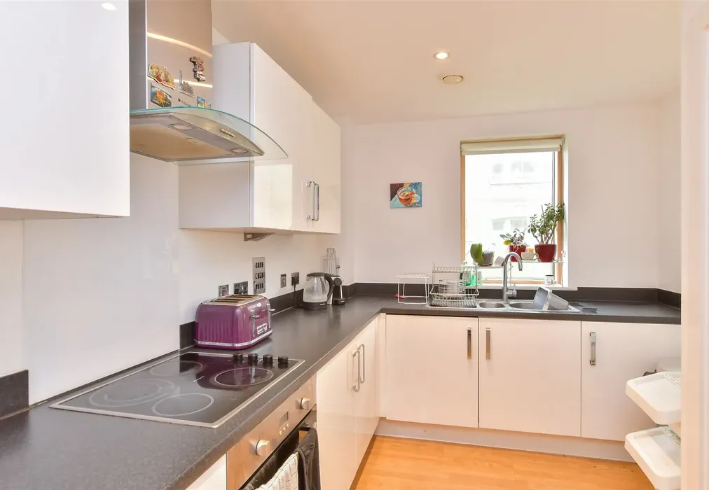 Kitchen - Pankhurst Avenue, Brighton, East Sussex - Wards of Kent