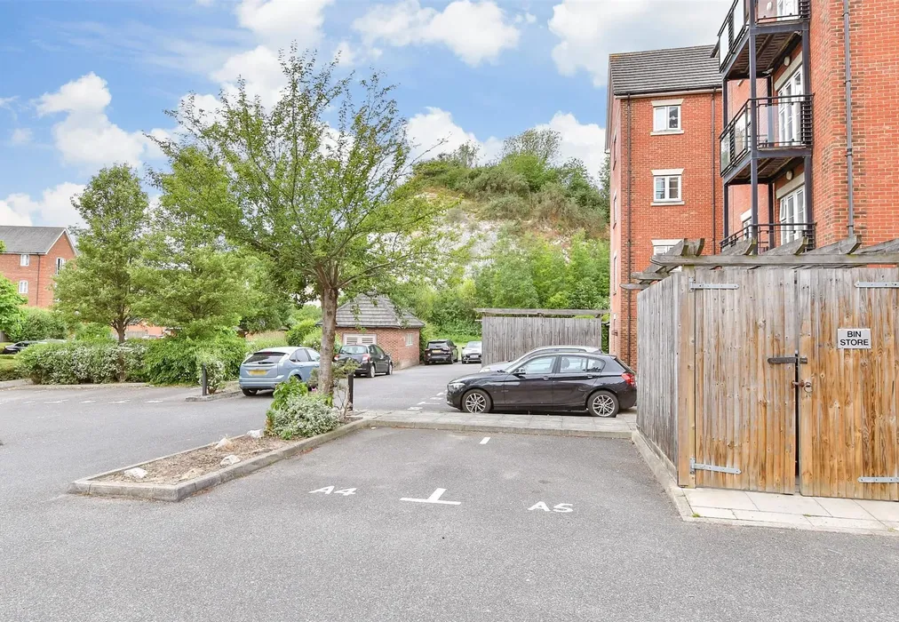 Driveway/Parking - Silver Streak Way, Strood, Rochester, Kent - Wards of Kent