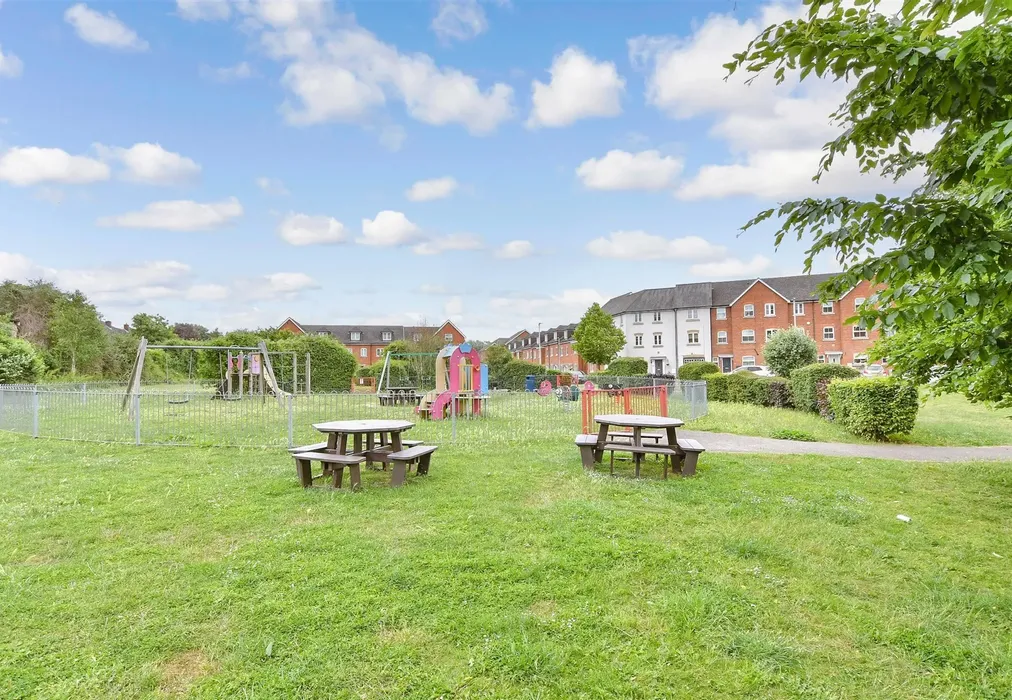 Surrounding Area - Silver Streak Way, Strood, Rochester, Kent - Wards of Kent