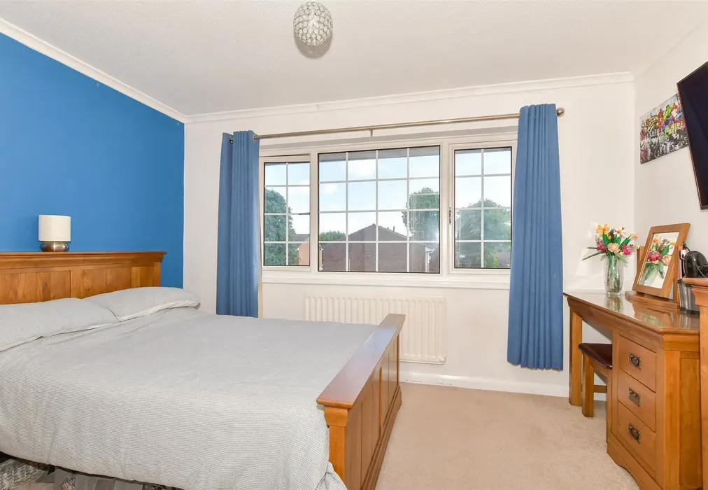 Bedroom 1 - Bentley Close, Lords Wood, Chatham, Kent - Wards of Kent