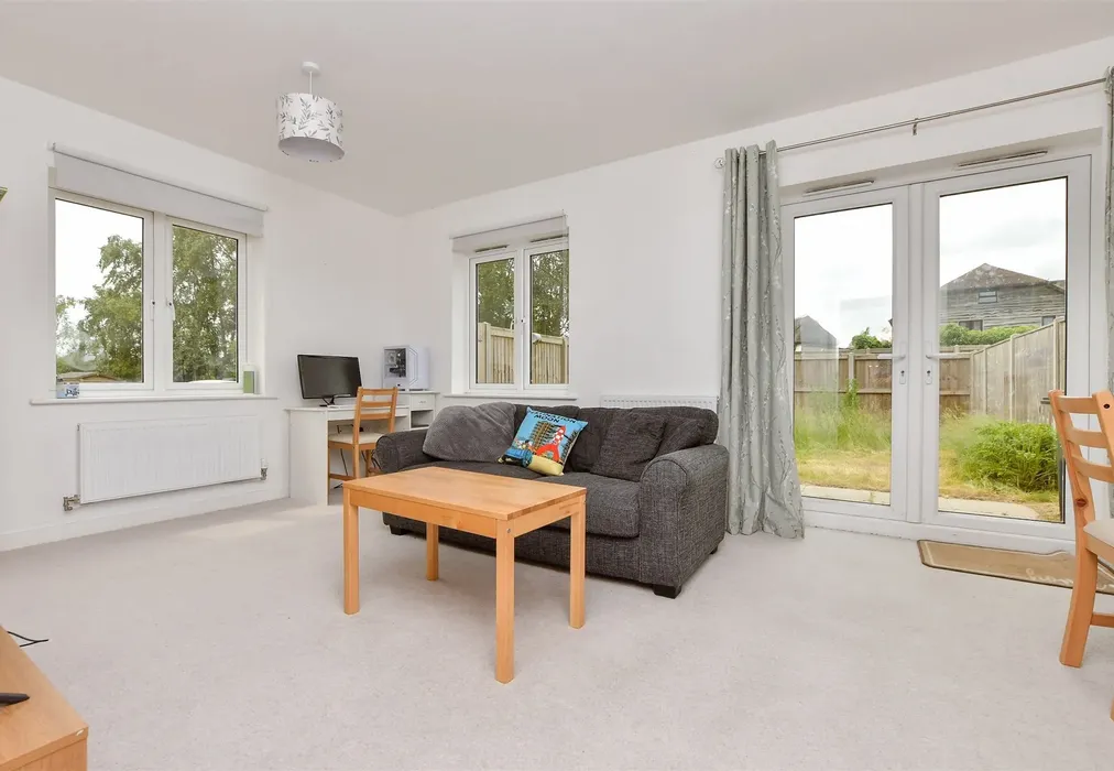 Lounge - Saxon Way, Cliffsend, Ramsgate, Kent - Wards of Kent