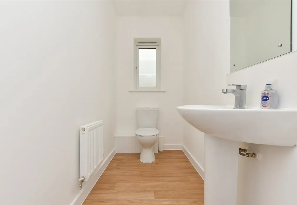 Cloakroom - Saxon Way, Cliffsend, Ramsgate, Kent - Wards of Kent