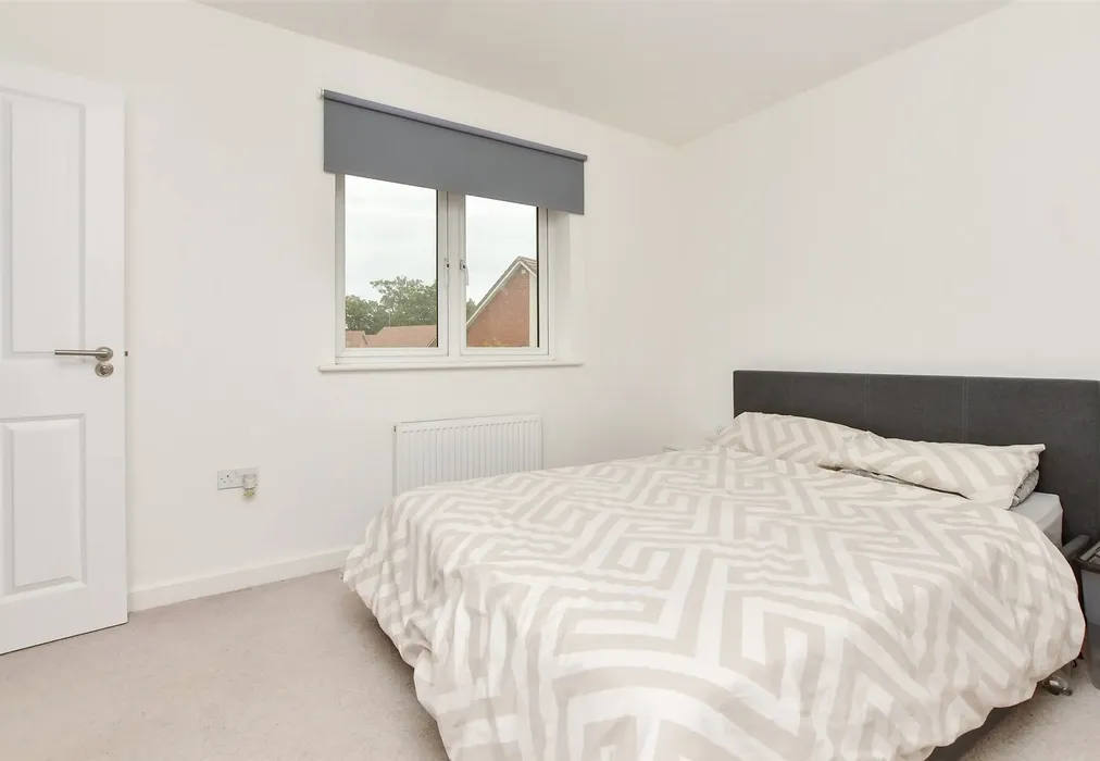 Bedroom 1 - Saxon Way, Cliffsend, Ramsgate, Kent - Wards of Kent