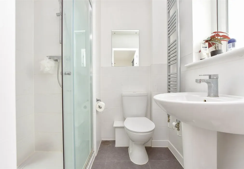 En-Suite - Saxon Way, Cliffsend, Ramsgate, Kent - Wards of Kent