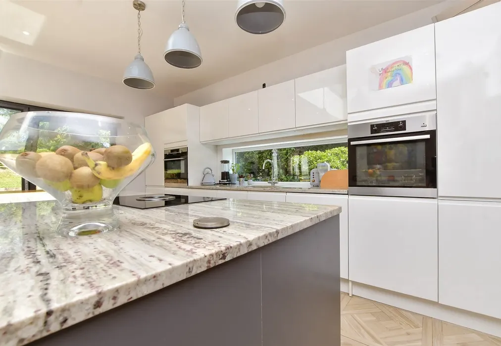 Internal Lifestyle Photograph - Grovelands Road, Purley, Surrey - Wards of Kent