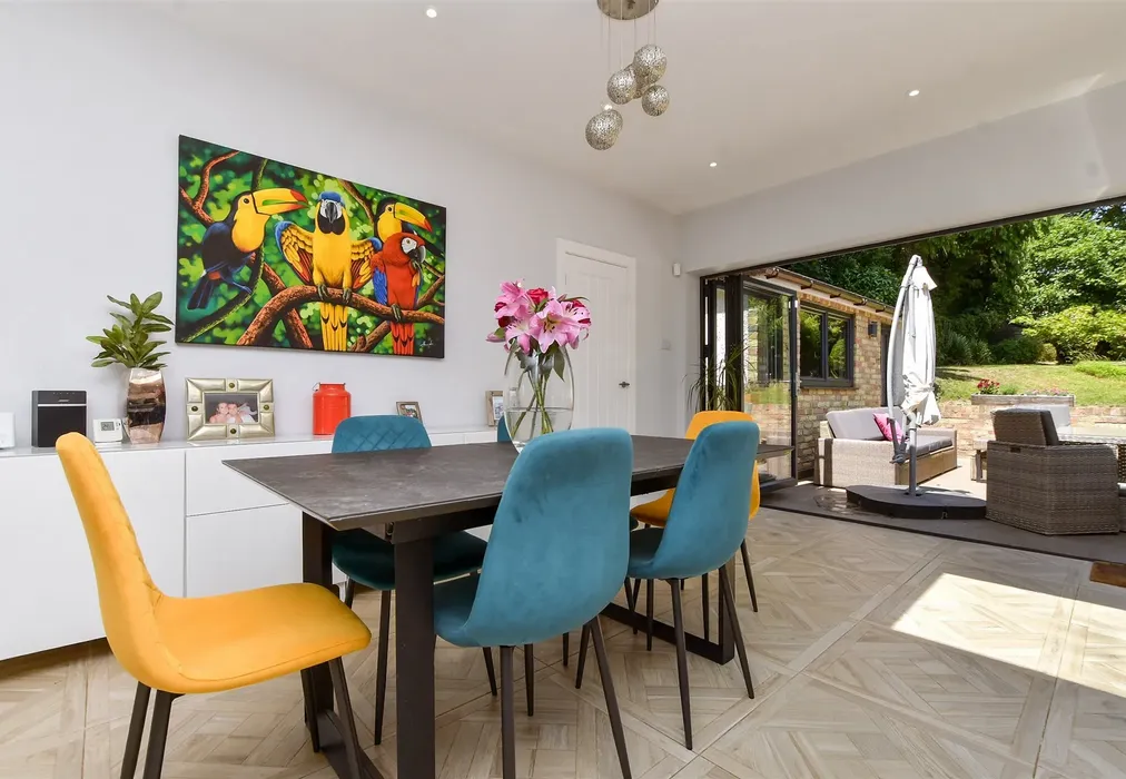 Family Area - Grovelands Road, Purley, Surrey - Wards of Kent