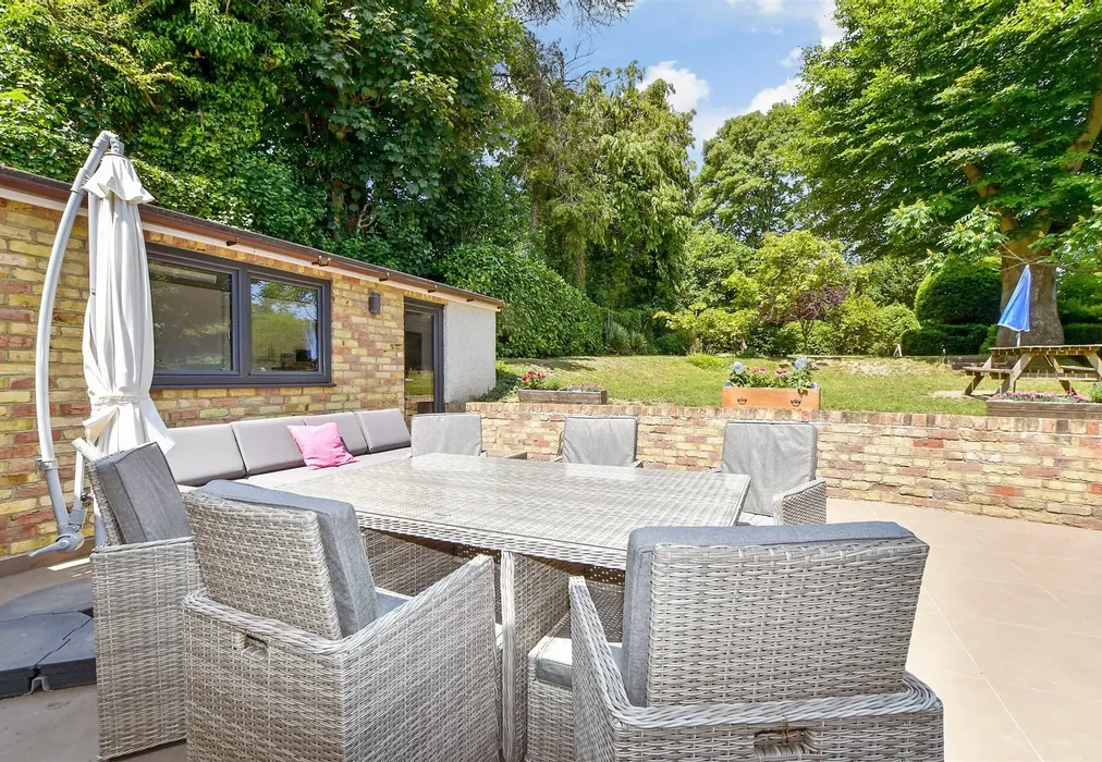 Bathroom - Grovelands Road, Purley, Surrey - Wards of Kent