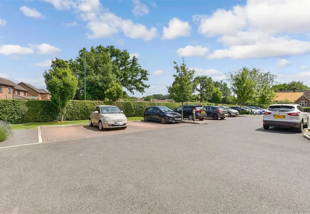 Gz5in - Driveway/Parking - Rapley Rise, Southwater, Horsham, West Sussex - Wards of Kent