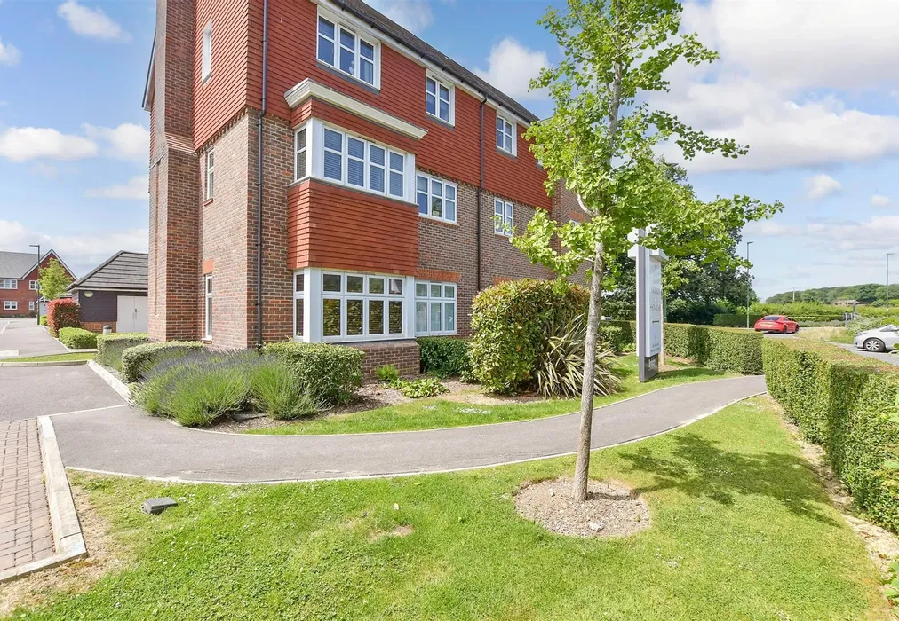 Communal Gardens - Rapley Rise, Southwater, Horsham, West Sussex - Wards of Kent