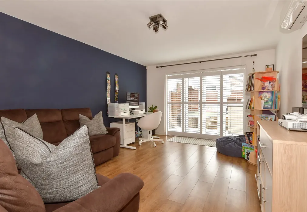 Lounge - High Street, Lower Stoke, Rochester, Kent - Wards of Kent