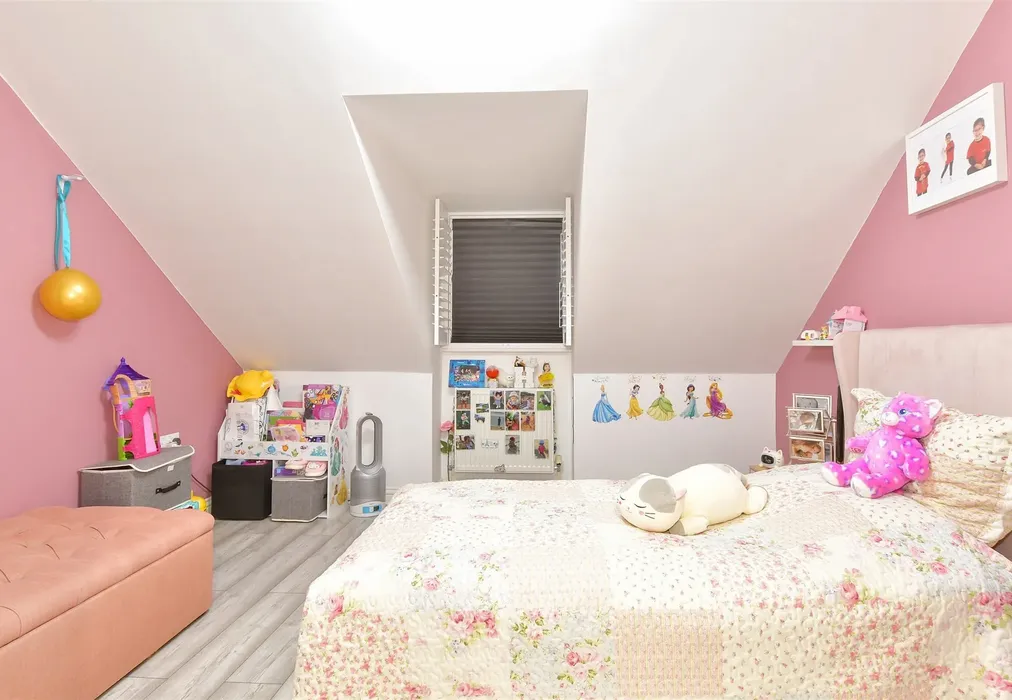 Bedroom 3 - High Street, Lower Stoke, Rochester, Kent - Wards of Kent