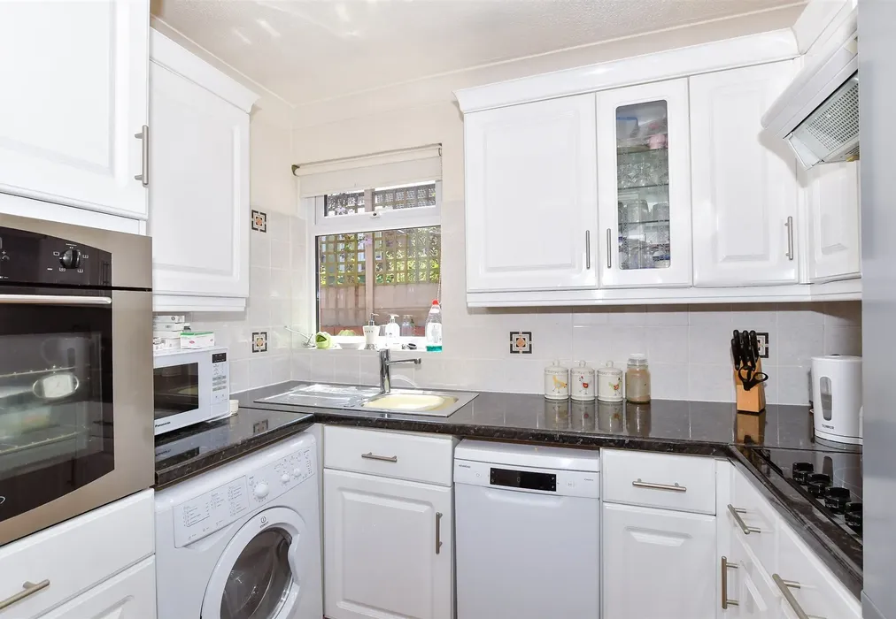 Kitchen - Foxden Drive, Downswood, Maidstone, Kent - Wards of Kent