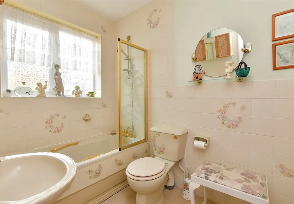 Bathroom - McWilliam Road, Woodingdean, Brighton, East Sussex - Wards of Kent