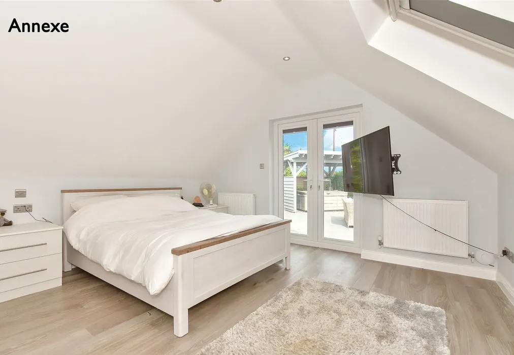 Annexe Bedroom 1 - Exted, Canterbury, Kent - Wards of Kent