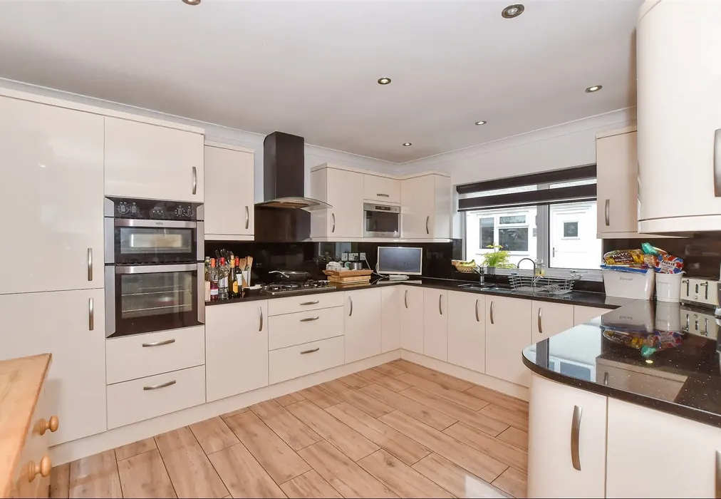 Kitchen - Exted, Canterbury, Kent - Wards of Kent