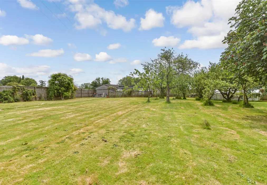 Rear Garden - Exted, Canterbury, Kent - Wards of Kent