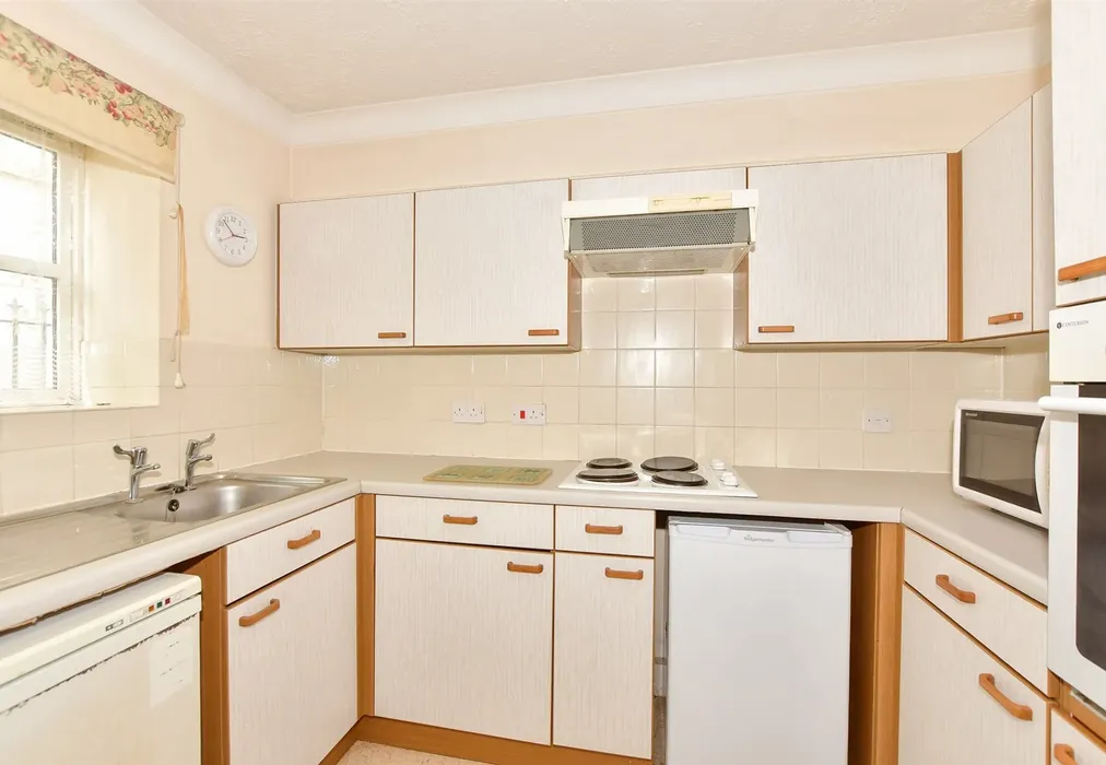 Kitchen - The Bayle, Folkestone, Kent - Wards of Kent